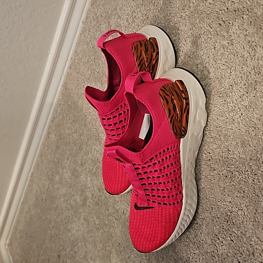 Nike women's phantom react 8